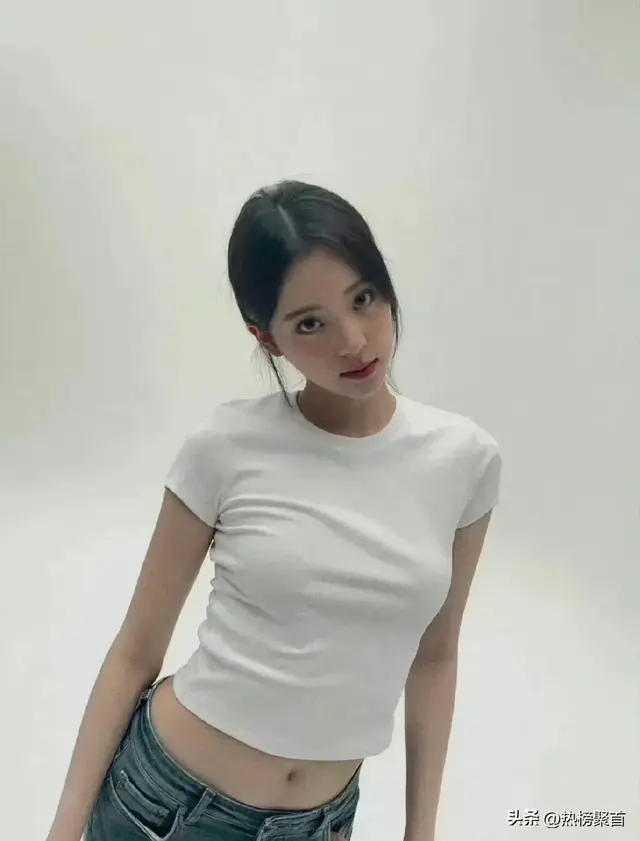 欧阳娜娜白t纯欲风