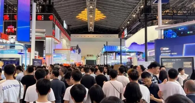 暴走35000步，用脚丈量世博三馆！WAIC 2026实地逛展全纪录