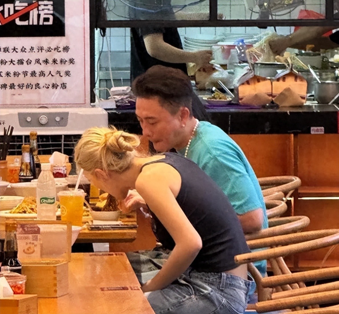 45岁黄宗泽恋情曝光，对方身份疑为24岁TVB咪神，身材好到流鼻血