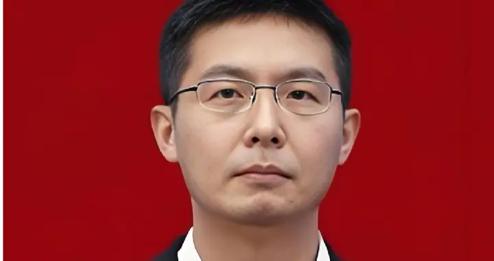 齐向东当众逼婚王兴兴，90后一月后甩出420亿招股书，雷军赌对了