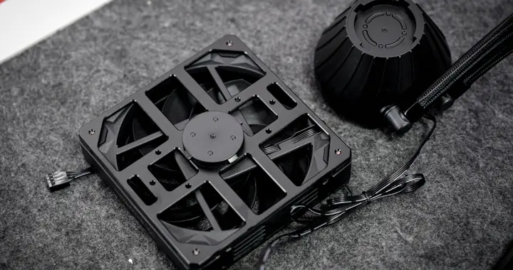 性能封神，颜值垫底？银欣S360 Pro暴风眼水冷散热器横测