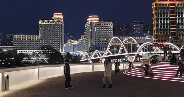 人到中年才懂:赚到钱后别急着回“故土”，要去“沃土”。