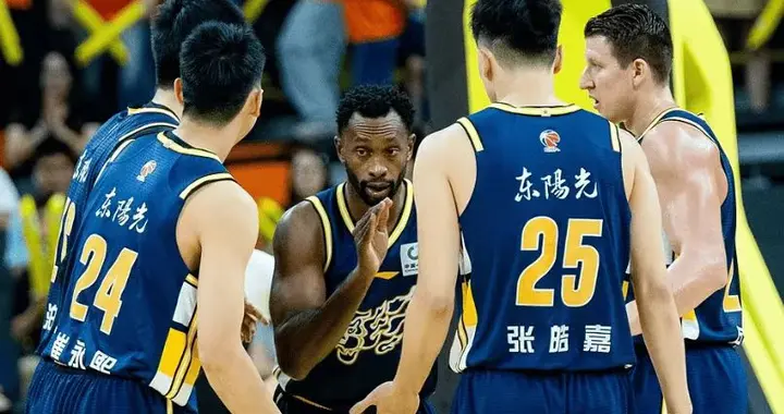 广东欲取2连胜，辽宁2喜1忧，山东赛季首胜，刘维伟面临下课危机