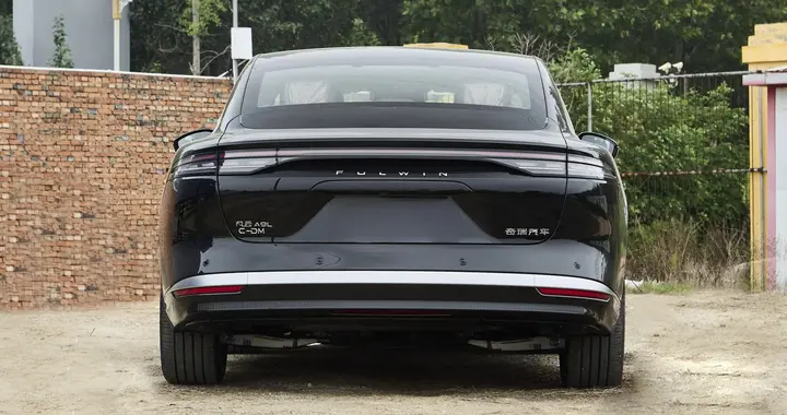 月销破万，国产“A9L”不负众望，超5米长仅13.99万，合资不香了