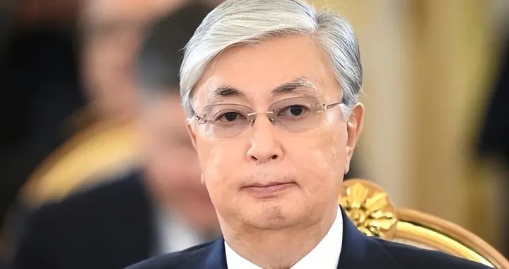 向中国运俄油需美国批准？托卡耶夫的平衡术，提醒中方得留一手