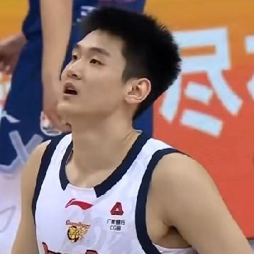 爱体育的笨小孩：新一轮CBA联赛的赛场上