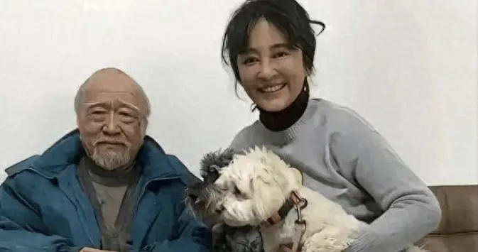 钱再多又有何用？李保田79岁近况曝光，家中凌乱，饮廉价桶装水