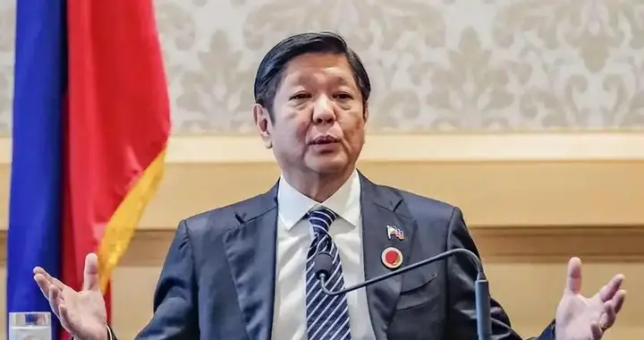 马科斯没想到，眼看就要把莎拉逐出政坛，老杜家还留了一张王牌