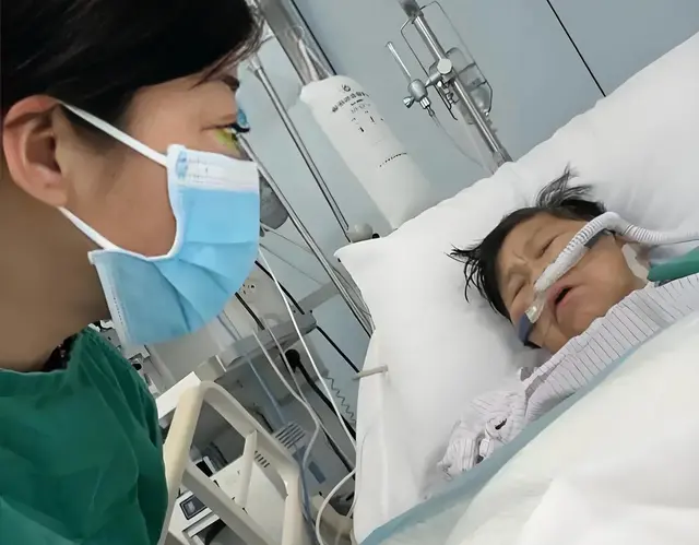 “妈妈一个人住院，我却不照顾她”网友：真可悲，全家都不想管！
