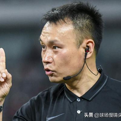 球场慢镜头：主裁判王竞又火了！  北京国