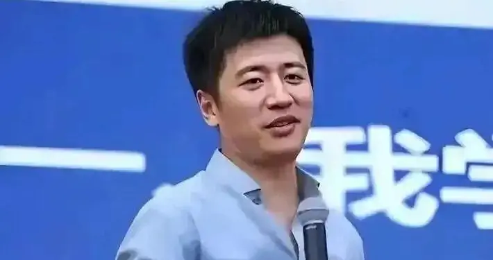 41岁张雪峰离世，身体早有预兆，被人“提醒”过很多次