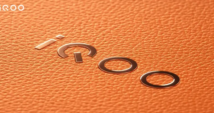 风扇散热+游戏肩键！iQOO 15 Ultra入网，还要考虑荣耀WIN吗？