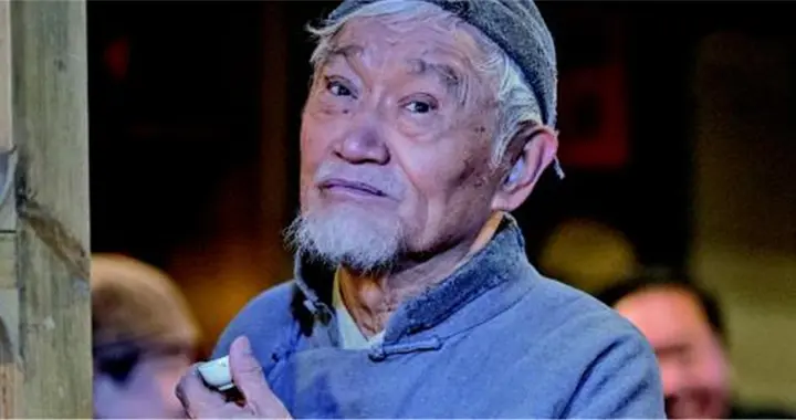 老二两口碑反转的背后，除自身的狡黠外，还折射出商业逻辑的变迁