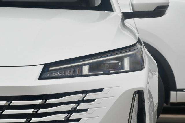 长安拿出诚意！和秦PLUS同级，降到5.69万，油耗0.96L，家用完美