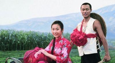 一个儿孙满堂，一个无儿无女，两个八十岁老太的不同遭遇出人意料