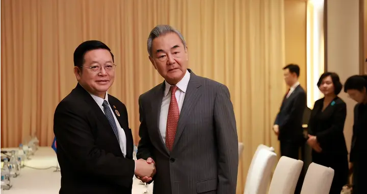 澳大利亚外长黄英贤，妄图煽动东盟围攻中国，现场各国无一人响应