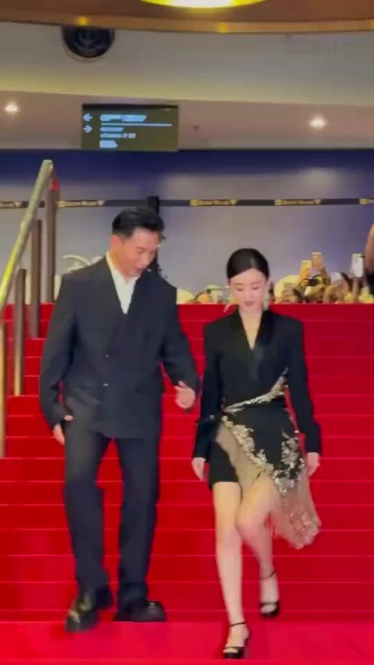 赵丽颖怼粉丝引热议：造型受争议，粉丝“脱粉”声浪不断
