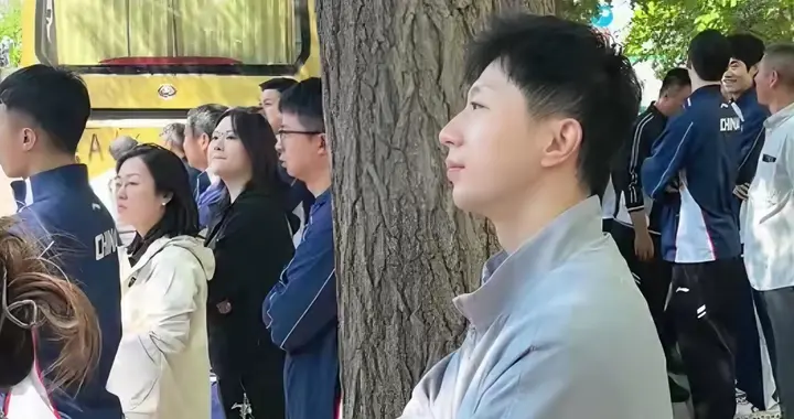 马龙一眼藏半生！送别国乒出征的眼神，藏着动人的乒乓初心与传承