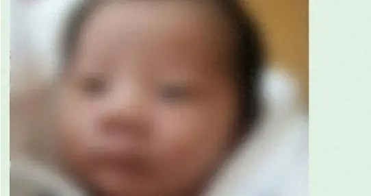 婴儿出生不到一周被遗弃福利院门口，随身留有包被、奶瓶和奶粉等，福利院发寻亲公告