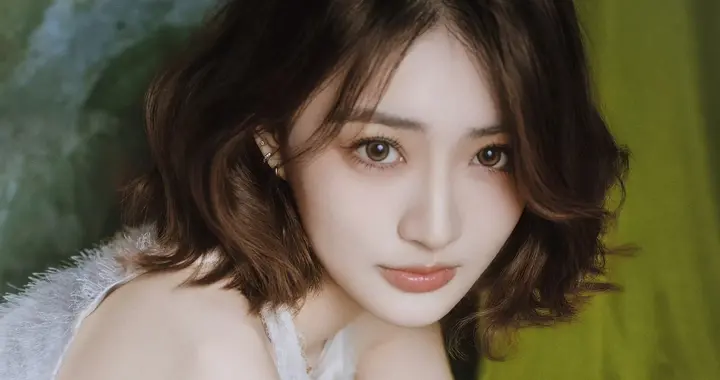 徐璐纯白连衣裙，简直就是从油画里走出来的少女