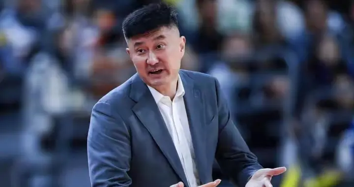 能不忆杜锋？广东新赛季两连败，洋帅三宗罪曝光，顶级豪门陷两难