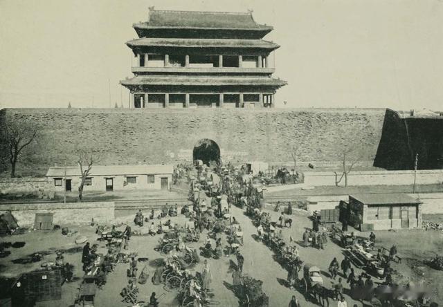 1906年北京城旧照：城墙城楼都还没拆，贡院考棚有9000多间