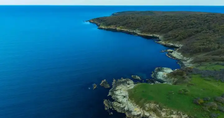 手下留情是假！美军掐住伊朗死穴，全球能源市场彻底慌了