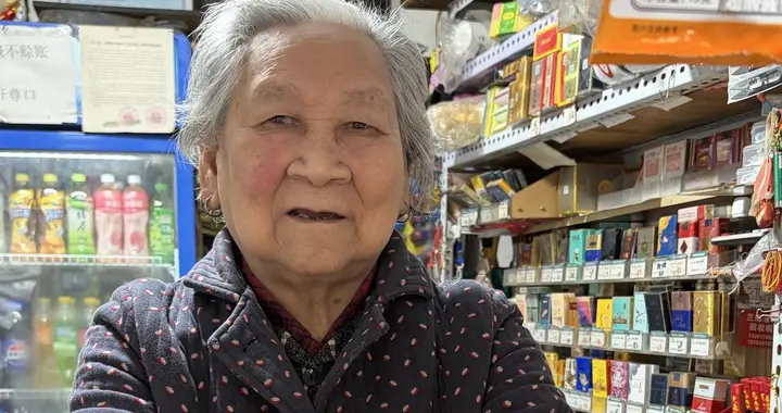 81岁姥姥网上卖货接连遭遇仅退款，每包赚一毛，这账怎么也算不清