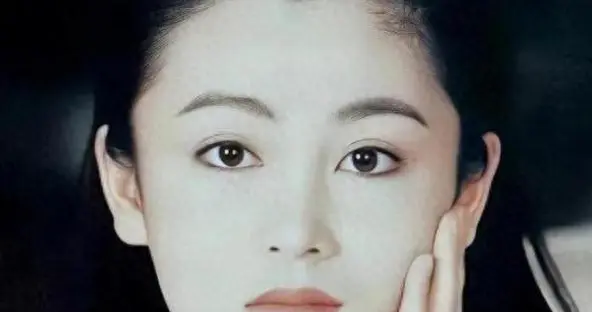 长得太美被导演占为己有，4年后生下儿子，如今儿子又给她争光了