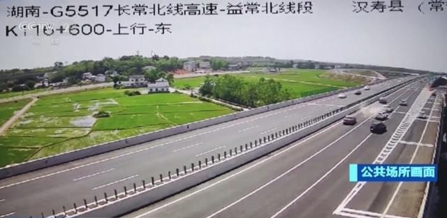 常德高速前车减速变道致后车追尾！多名靠货车擦边网红账号被封