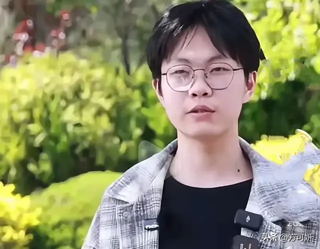 赶考途中挽救同学生命，留下豪言考试可以重来，但生命只有一次