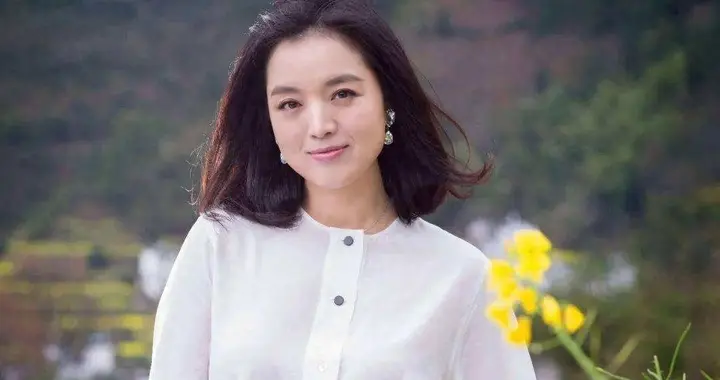 著名歌手白雪：人到中年却再度翻红，离异后收获完美的“姐弟恋”