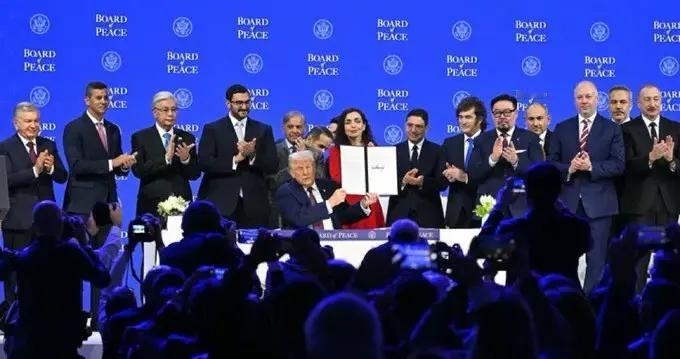 川普在达沃斯4次把格陵兰说成冰岛，是口误，还是下一个目标？