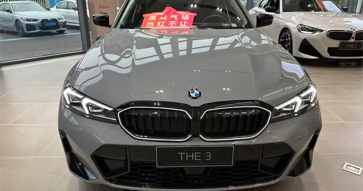 到店实拍宝马3系，优惠10万，标配2.0T+8AT，值得入手吗？
