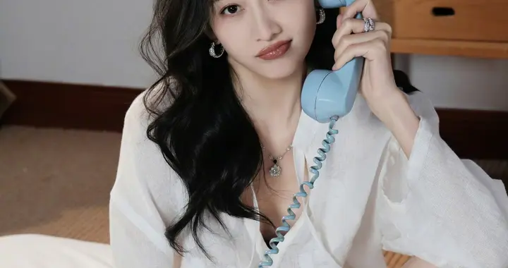 王鸥居家床照风，谁看不迷糊