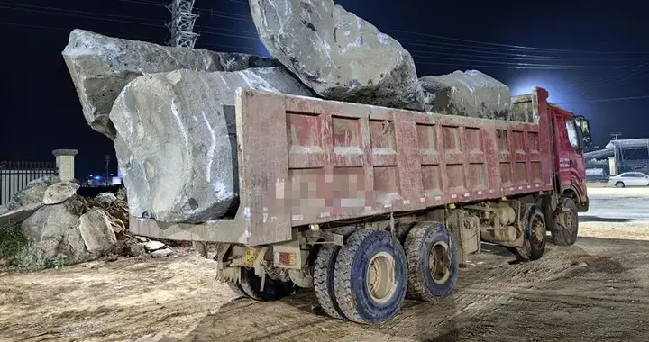 超载比例达 158.9%！雷州龙门一大货车被顶格处罚