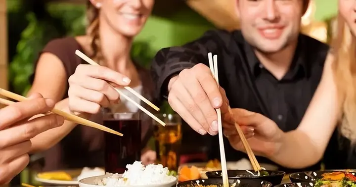 医生再三劝告：和糖尿病人一起吃饭，一定要注意4事，不要马虎！