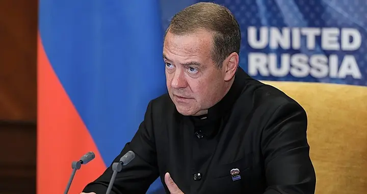 绝不废话！只要英法敢运核弹入基辅，俄核武将立即锁定伦敦巴黎