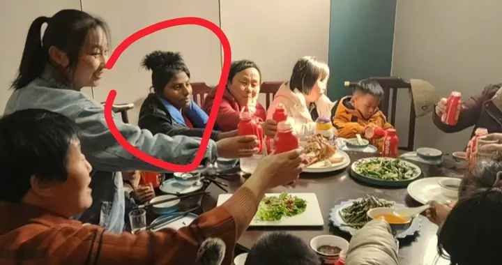 山东小涛补办婚礼后续：摆了4桌，就是家庭聚会！粉丝一个没来！