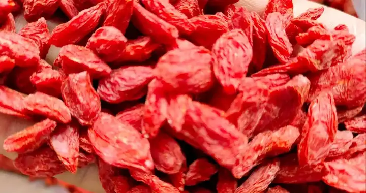 枸杞立大功！调查发现：肾病患者常喝枸杞水，能降低3种并发症？
