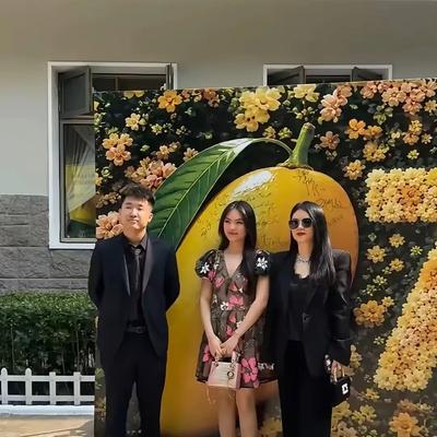 彩虹吃瓜娱乐：李湘王诗龄母女出席活动，两