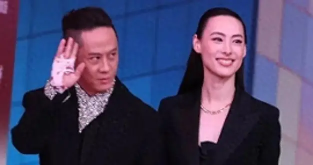 拒绝当豪门生育机器梁洛施甩掉李泽楷 15 年，如今成甘肃兰州儿媳