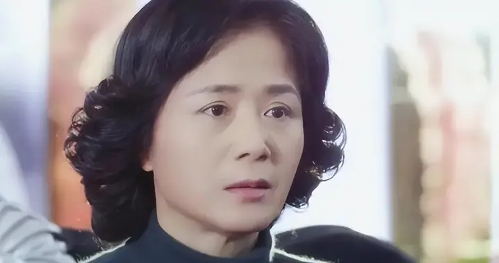 张建新：嫁入权贵之家，儿子是童星也是哈佛博士，65岁成人生赢家