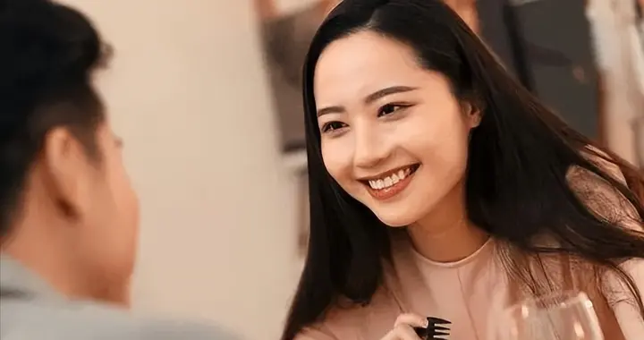 男人吃饭时有这4个“小举动”，说明他已爱你入骨了，别傻傻不懂