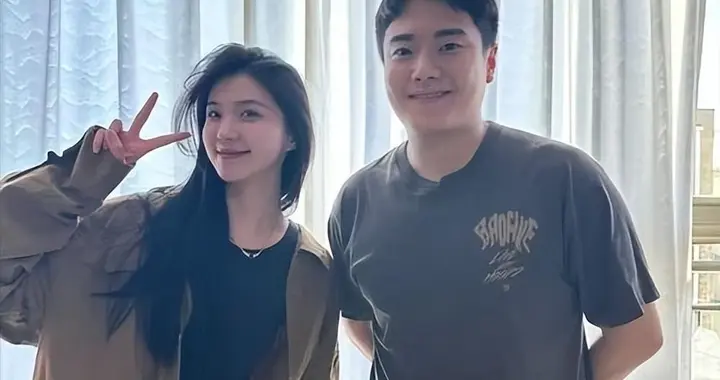 人民日报对梁靖崑的称呼变了！娶明星妻子生俩娃，这才是人生赢家