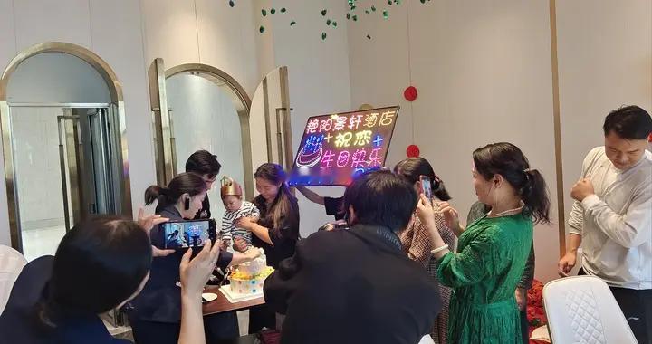 爷爷图好玩喂 3 个月婴儿白酒，宝宝肝衰竭进 ICU，妈妈崩溃要离婚