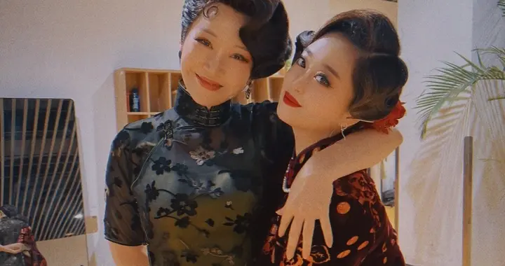 许晴现状曝光，身材丰腴饱满，56岁的她像36岁，太有女人味了