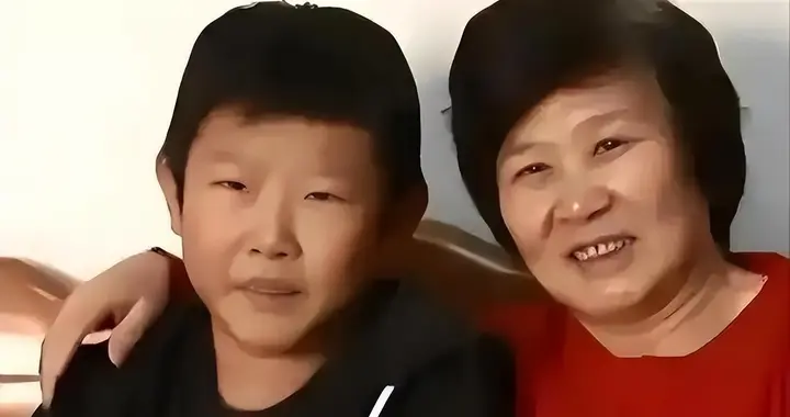 演员侯祥：一辈子仅能演小孩，9岁停止发育，娶美妻却被嘲像母子