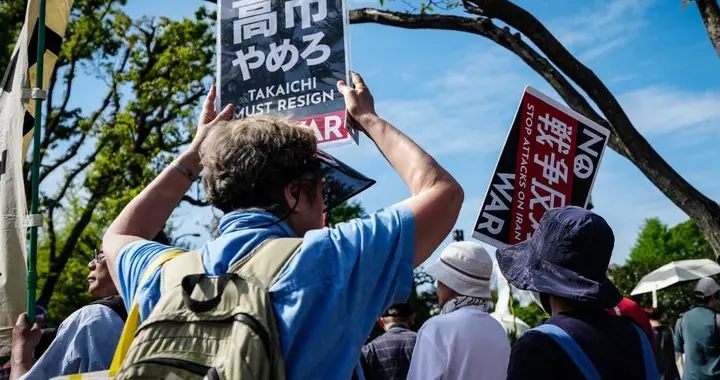 日本民众怒了！内阁绕开国会解禁杀伤性武器，宪法第九条成空文？