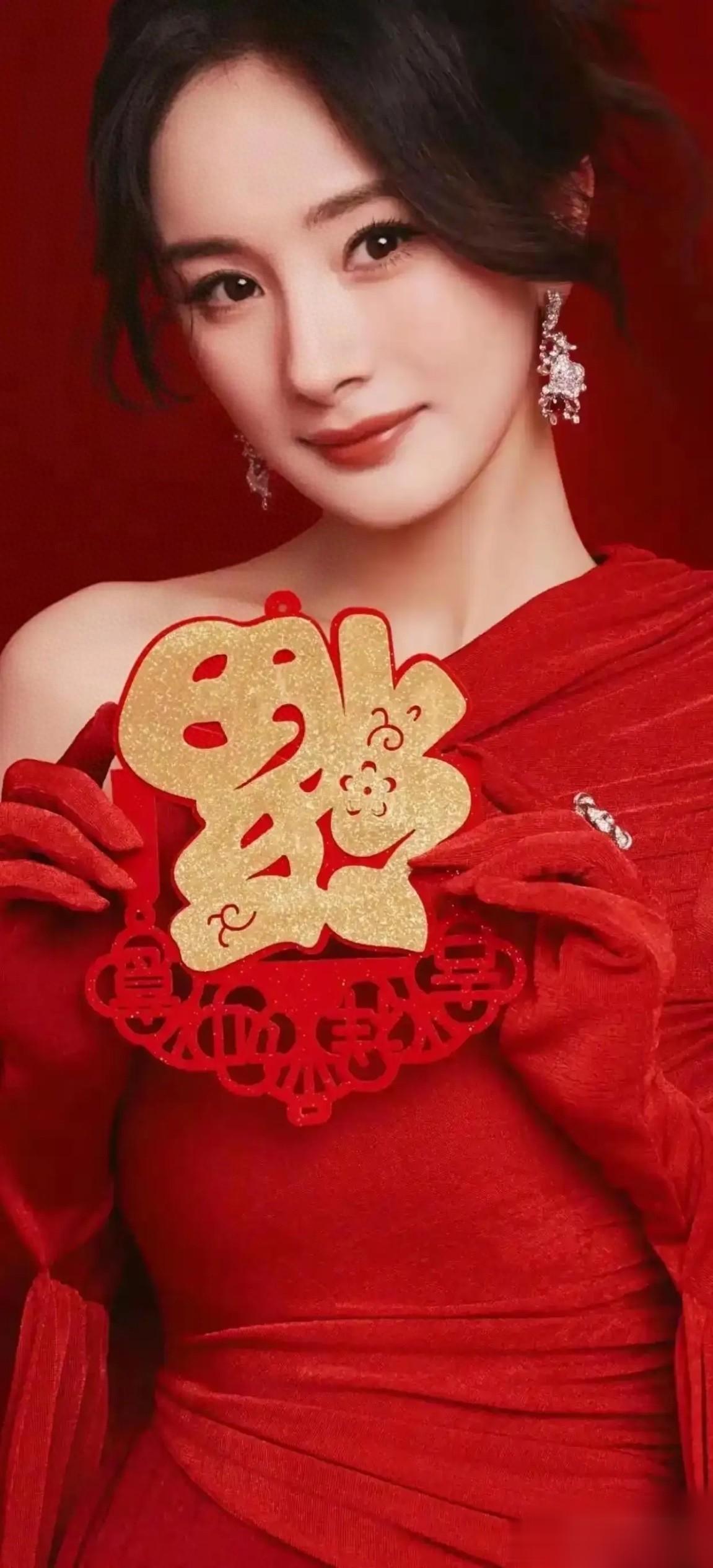 一眼沦陷的明艳美人！杨幂全套红色写真出炉，氛围感直接拉满